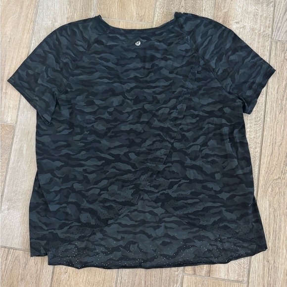 Lululemon Open Back Shirt Size 10 - Picture 2 of 5